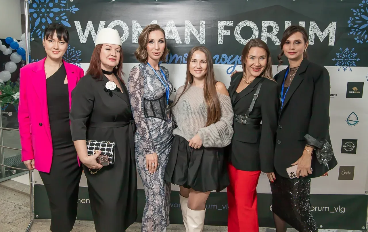 Woman Forum — спикеры на сцене